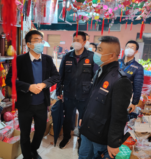 1月11日，张光辉四级调研员带队到大沥镇开展烟花爆竹执法检查