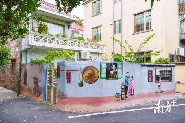 九江镇水南社区通过艺术墙绘形式对农房外立面进行美学改造。